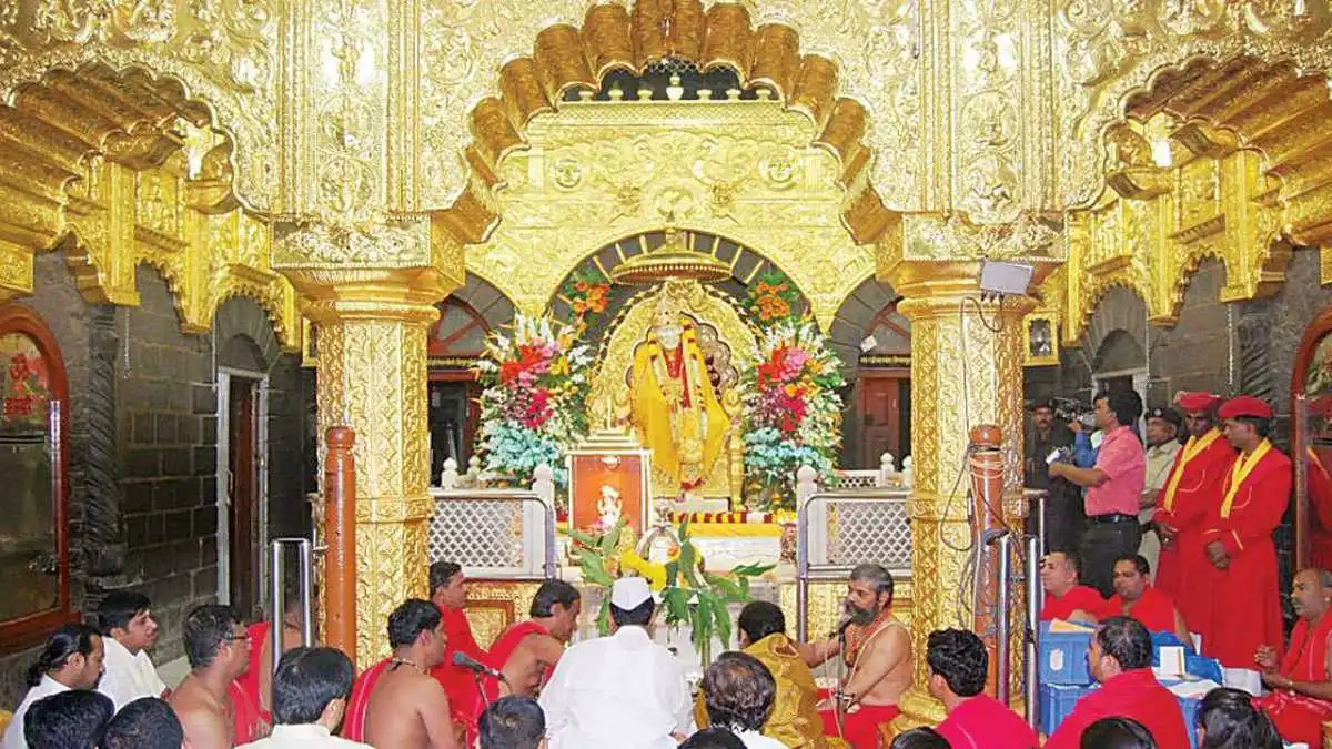 Shirdi Sai Baba Temple – History, Darshan Timings, Aarti, Travel Guide & Significance