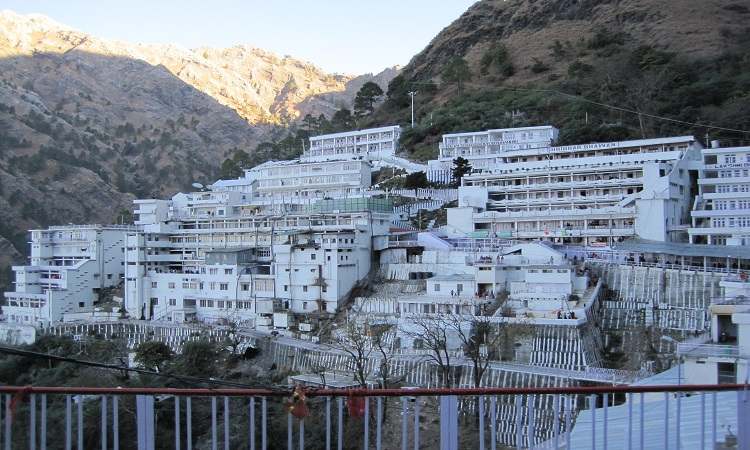 Vaishno Devi Temple Guide : History, Darshan, Trek Route, Timings & Travel Tips